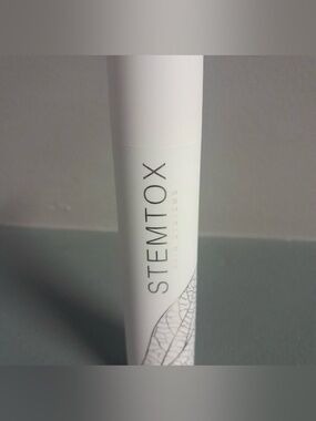 STEMTOX White Skincare Bottle - Minimalist Design